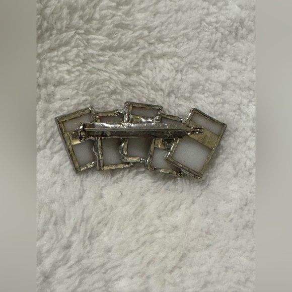 #1237 - VTG BINGO Stained Glass Brooch Pin Silver-tone White Red Blue Painted - Picture 5 of 11